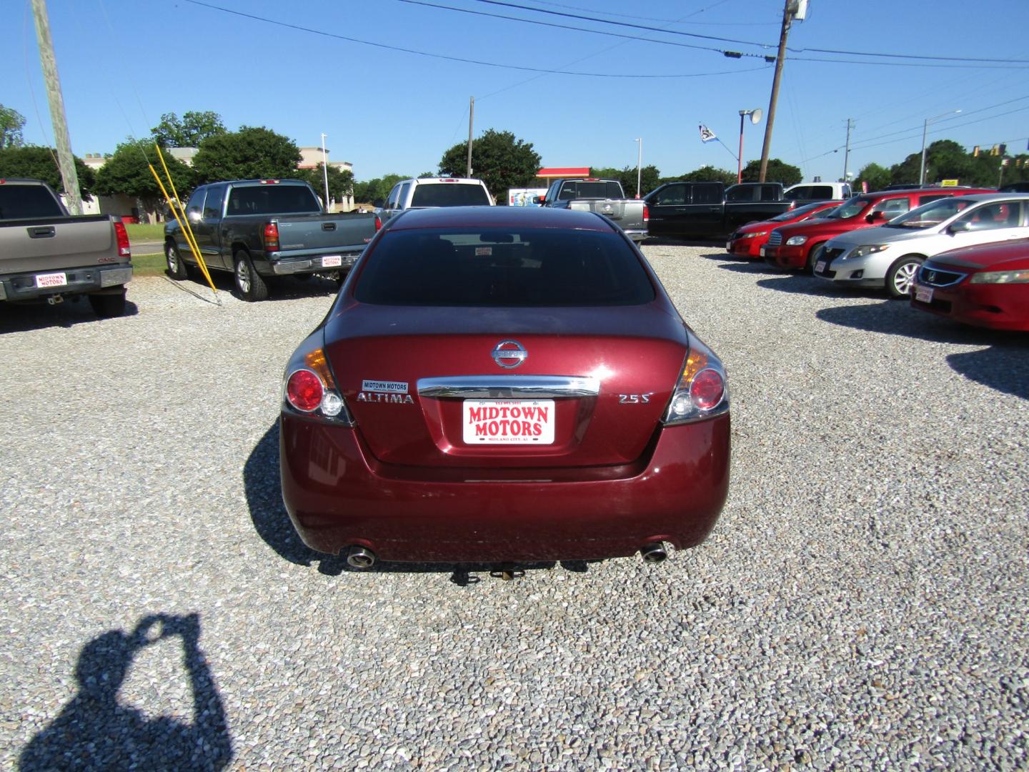 2011 Red /Gray Nissan Altima 2.5 S (1N4AL2AP2BN) with an 2.5L L4 DOHC 16V engine, Automatic transmission, located at 15016 S Hwy 231, Midland City, AL, 36350, (334) 983-3001, 31.306210, -85.495277 - Photo#6